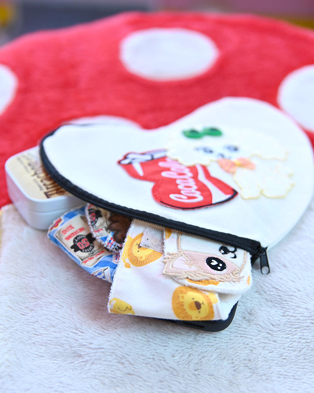 Novelty 1: Original heart-shaped pouch
